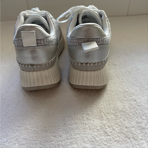 Universal Thread Lifestyle Sneakers Gray/Silver Free People shoe charm, W 9.5 - Picture 4 of 13